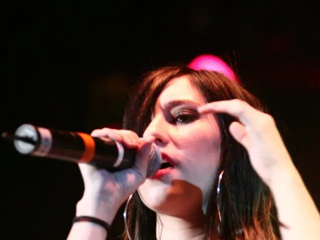 35 Indicators of a Person with High Vibrational Energy and Methods to Achieve It: Revealing the...