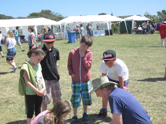 Methods for Youth Development Specialists and Major Figures to Traverse Challenging Issues