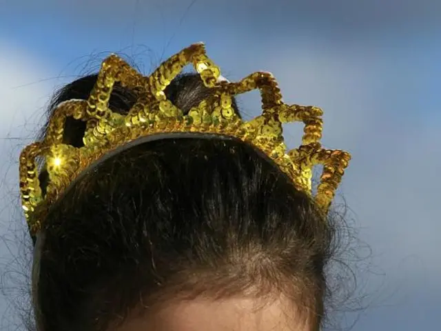 Affirmations Linked to the "32 Lucky Girl Syndrome"