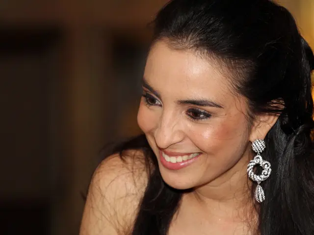 Social Media Illusions vs. Reality: Debunking the Myth of Happiness and Previewing Authentic Life...