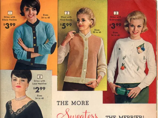 "Evolution from a brownish green to a beige hue"