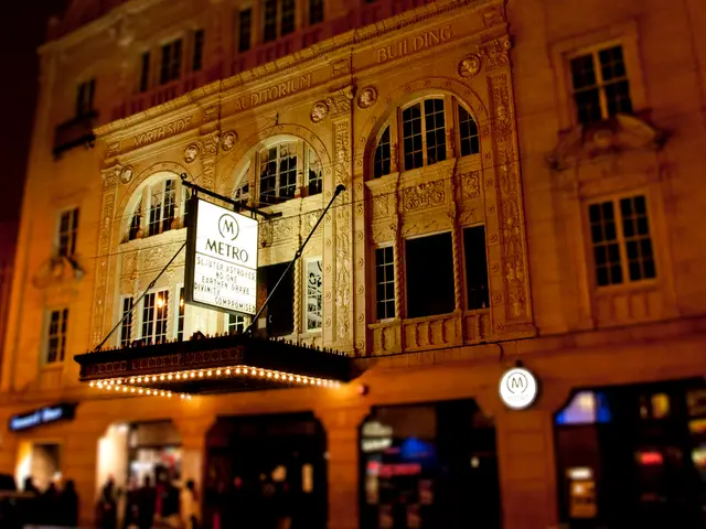 Stocks in the FTSE 100 Index Show Slight Increase; Hiscox Shows Notable 9% Surge