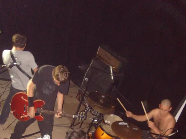 "George Lynch, renowned guitarist, recalls Eddie Van Halen's questioning: 'What's troubling you?...