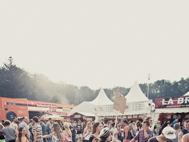 Guided City Touring Experiences for Immigrant Females